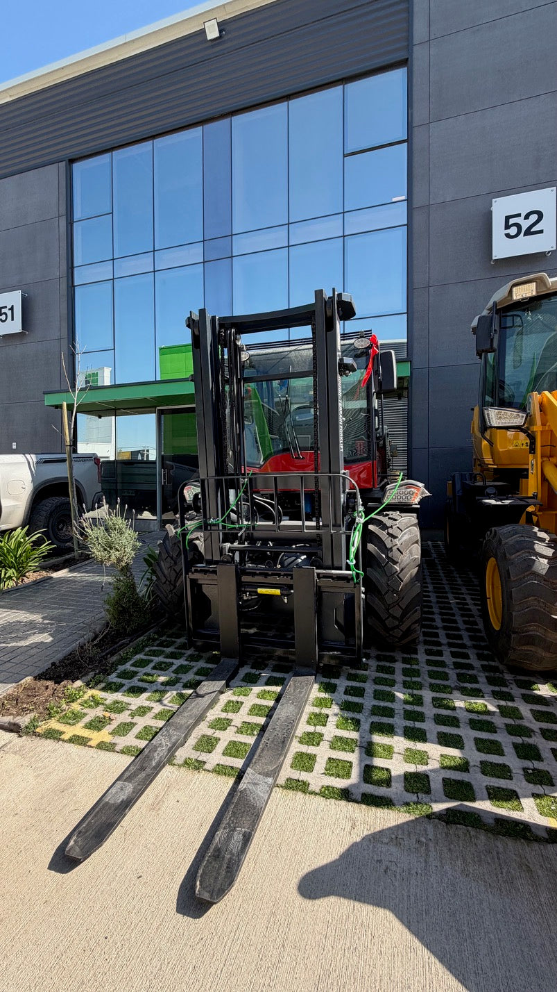 Grua Horquilla HUAYA 4X4 | 3.5 Tons | 3.0 MTS